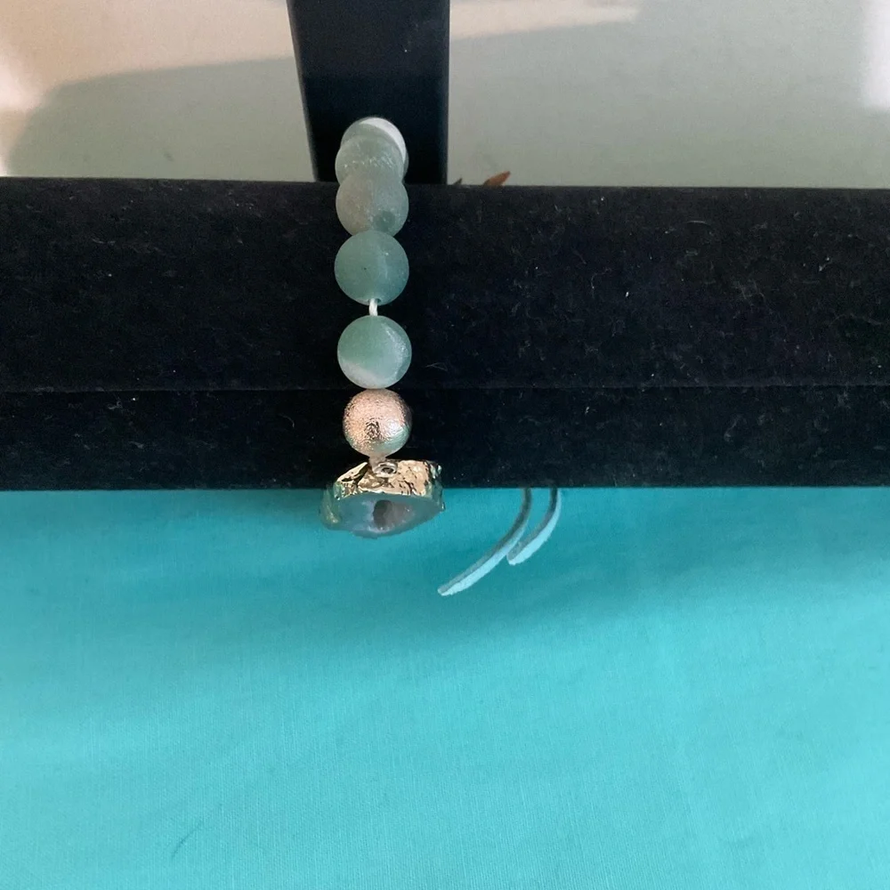 Elegant Bracelet with Green Stones, Druzy and Leather Accents
